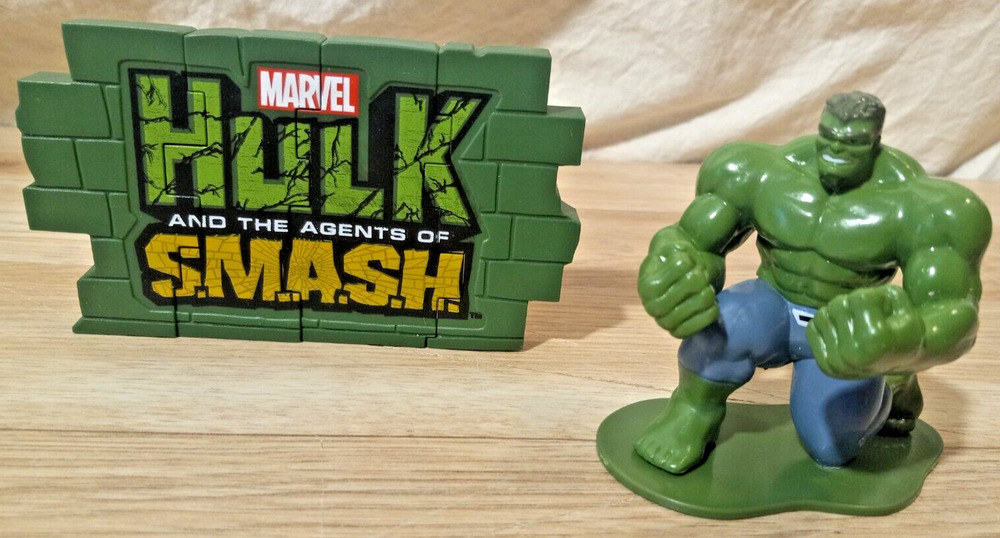 2014 Marvel Hulk and the Agents of S.M.A.S.H. Wall and Figurine